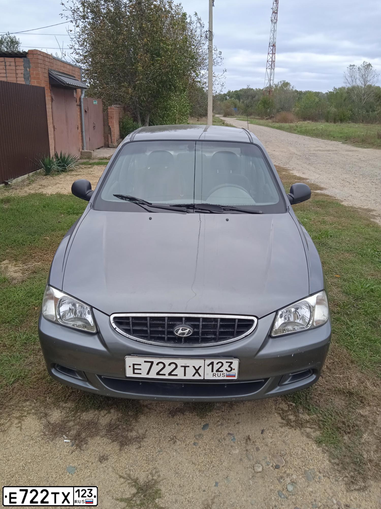 Фото автомобиля TAGAZ ACCENT, 2005 — госномер М236МЕ01. Цвет: Серый