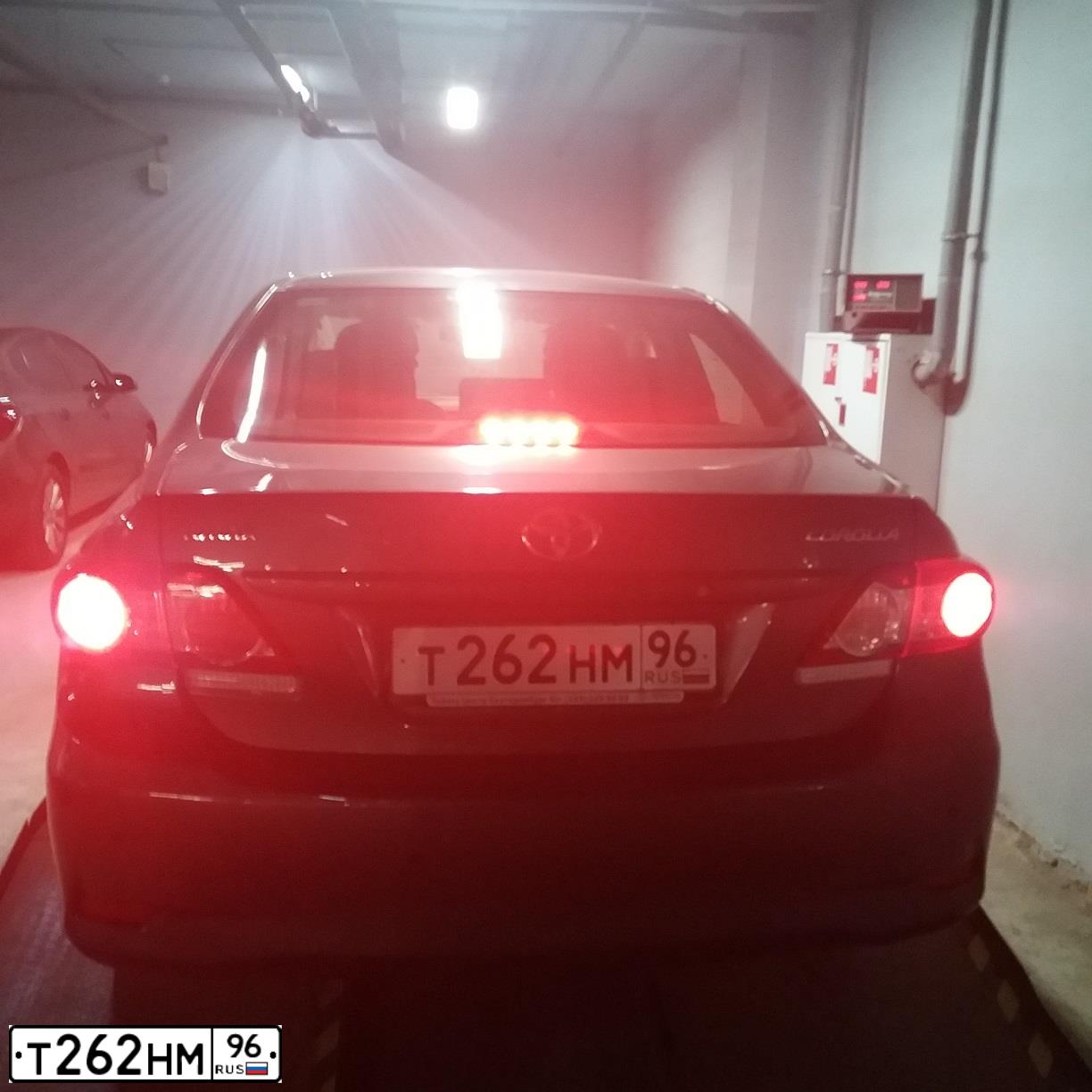 Фото автомобиля TOYOTA COROLLA, 2011 — госномер Р766СР196. Цвет: темно-серый