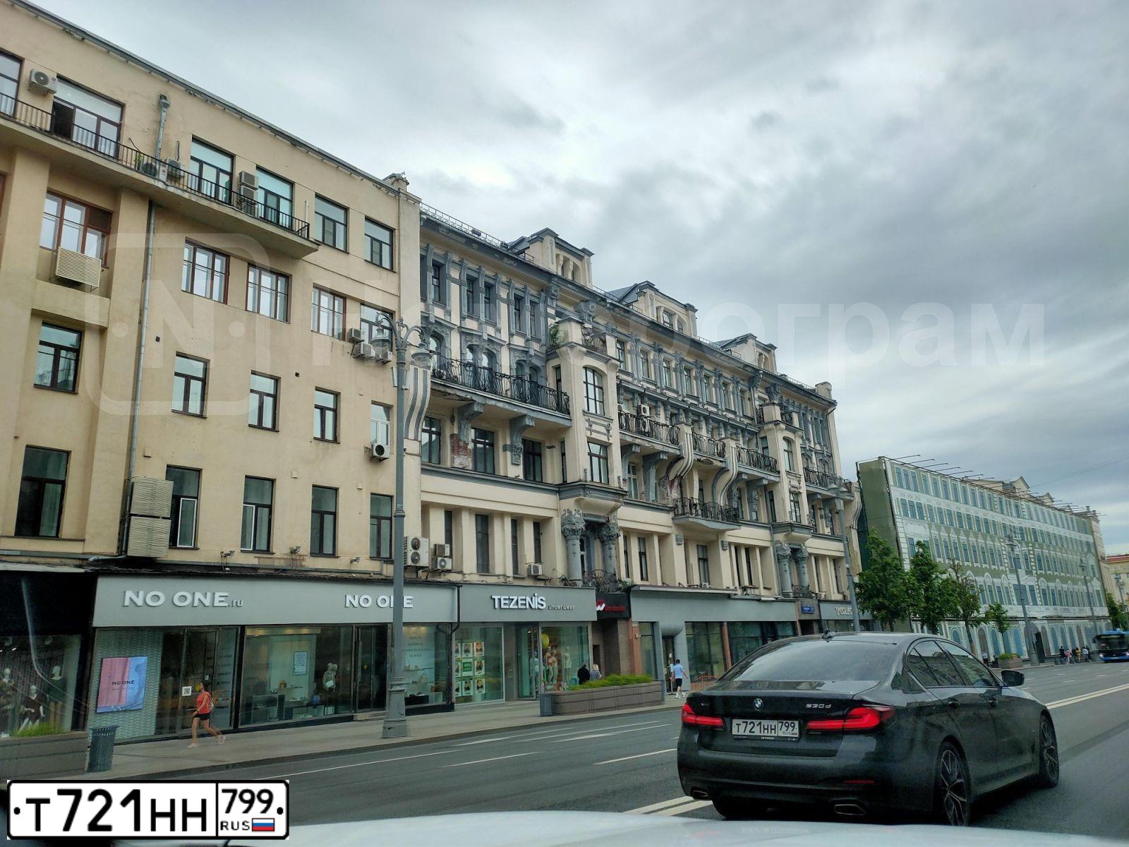 Фото автомобиля BMW 530D XDRIVE, 2020 — госномер Е580ХО790. Цвет: ЧЕРНЫЙ