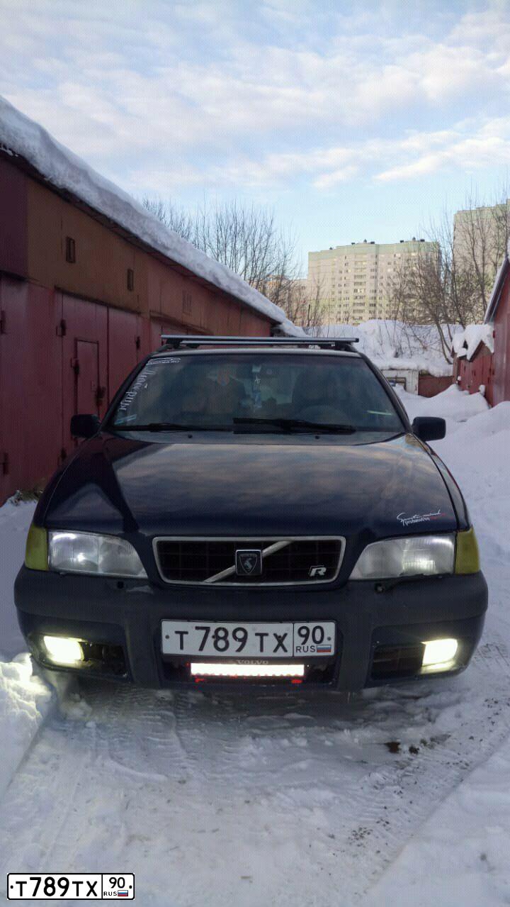 Фото автомобиля VOLVO V70, 1999 — госномер Т789ТХ90. Цвет: синий