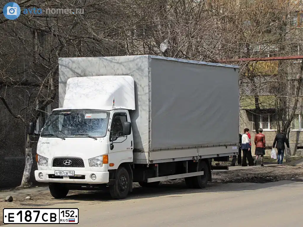 Фото автомобиля HYUNDAI MIGHTY, 2011 — госномер О811МС777. Цвет: БЕЛЫЙ