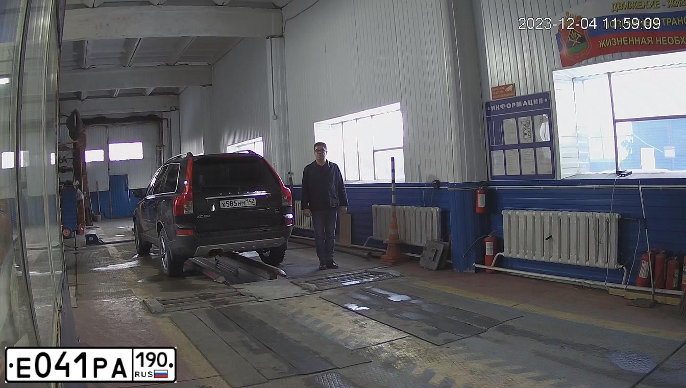 Фото автомобиля VOLVO XC90, 2008 — госномер У225НТ142. Цвет: ЧЕРНЫЙ