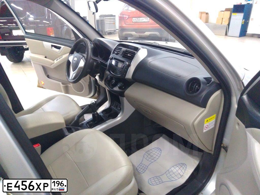 Фото автомобиля LADA VESTA, 2017 — госномер Е456ХР196. Цвет: Оранжевый