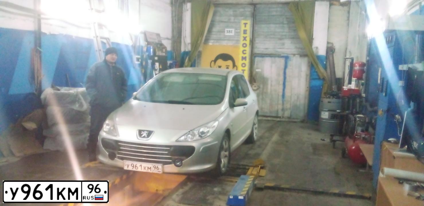 Фото автомобиля PEUGEOT 307, 2007 — госномер Т757АС196. Цвет: СЕРЫЙ