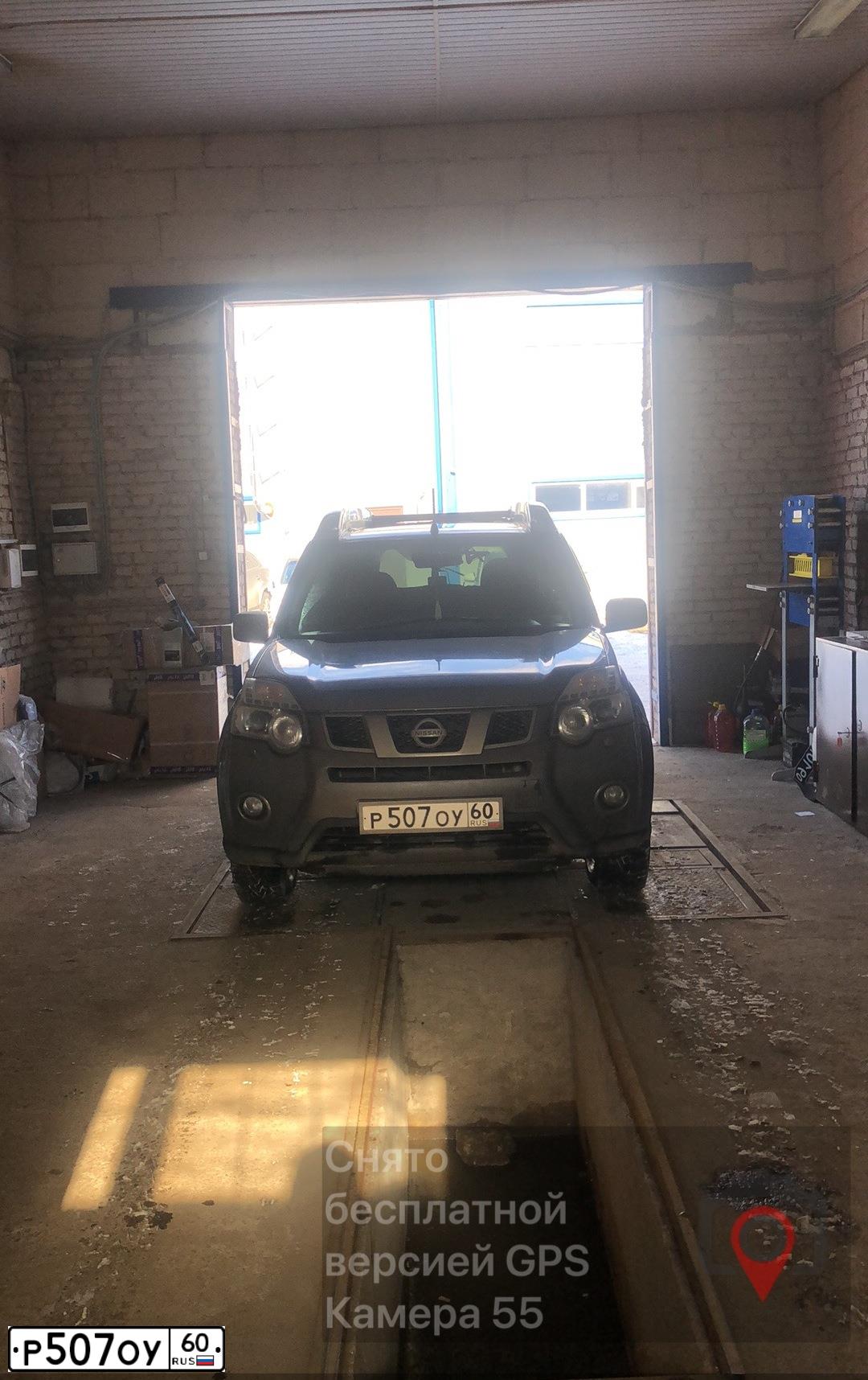 Фото автомобиля NISSAN X-TRAIL, 2013 — госномер Р507ОУ60. Цвет: СЕРЫЙ