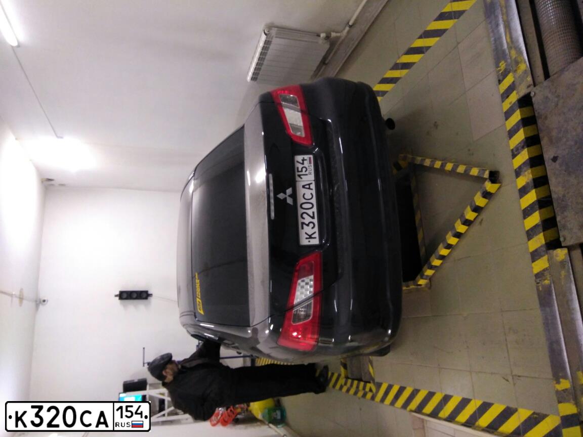 Фото автомобиля MITSUBISHI GALANT, 2008 — госномер К320СА154. Цвет: ЧЕРНЫЙ