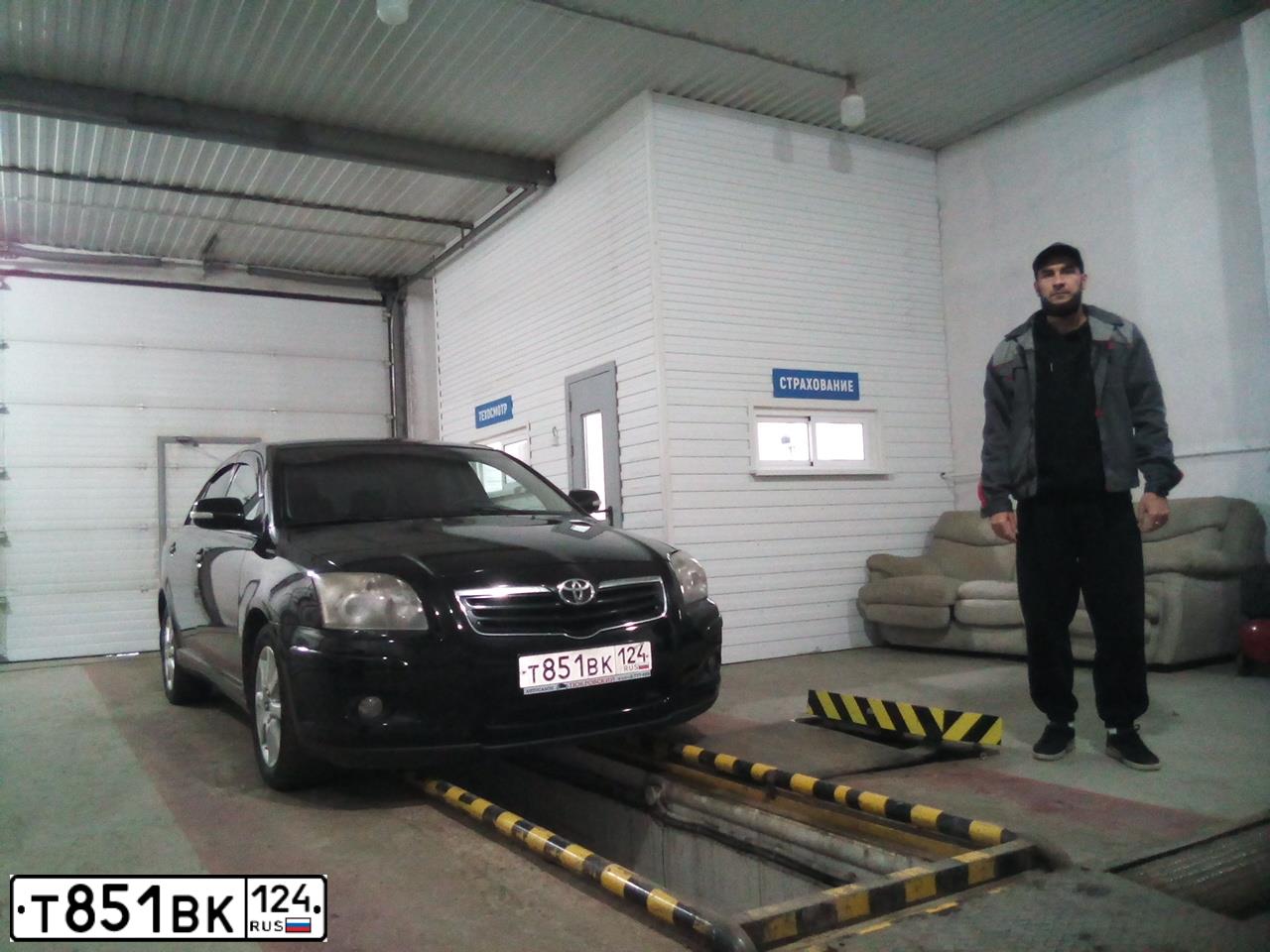 Фото автомобиля TOYOTA AVENSIS, 2008 — госномер Т851ВК124. Цвет: ЧЕРНЫЙ