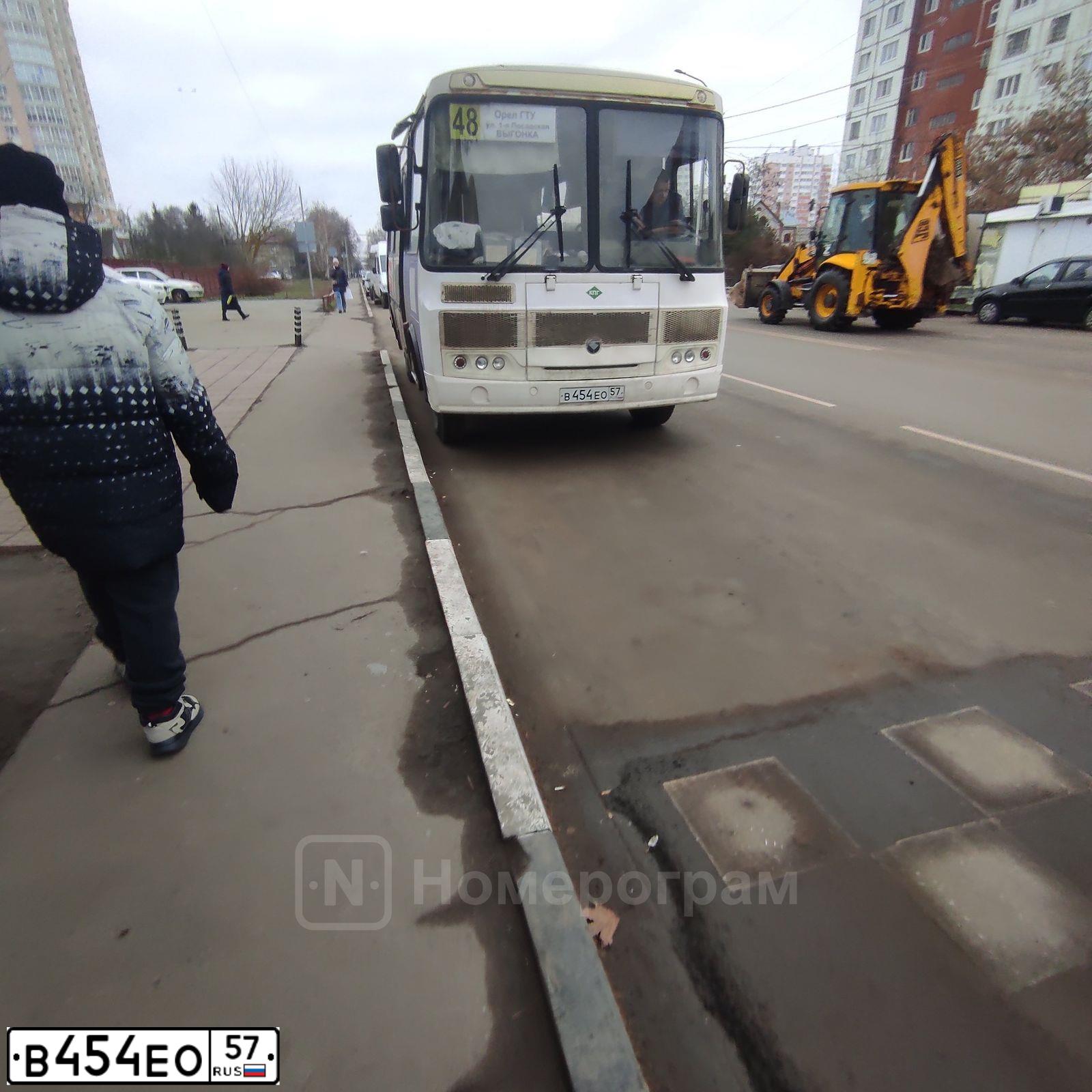 Фото автомобиля PAZ 3205, 2016 — госномер В454ЕО57. Цвет: Белый