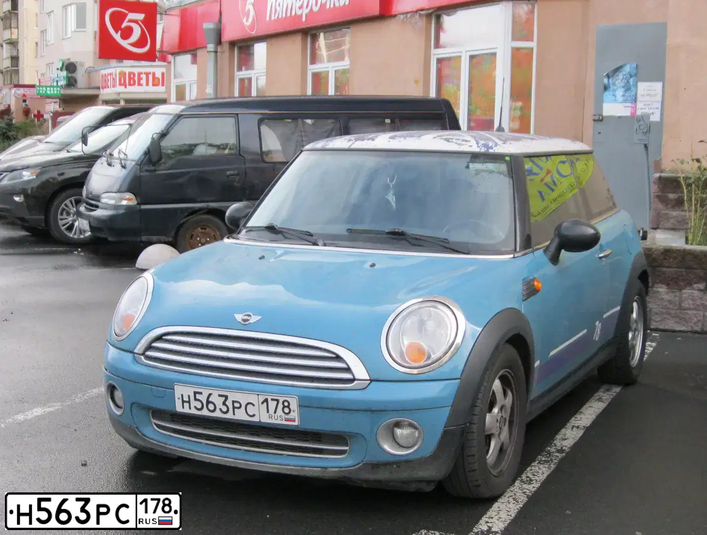 Фото автомобиля БМВ МИНИ 1, 2007 — госномер А165УО252. Цвет: голубой
