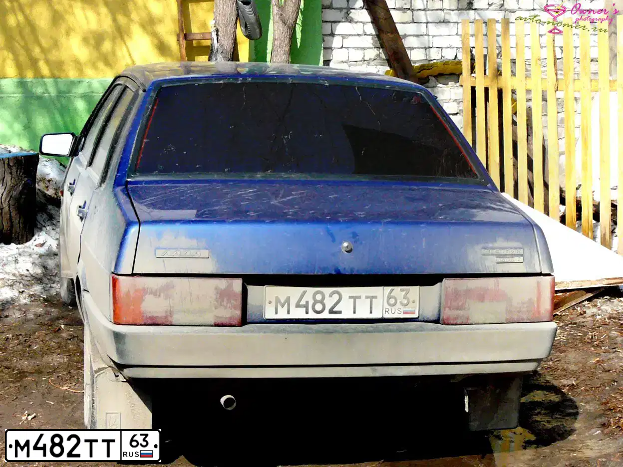 Фото автомобиля LADA 2109 SAMARA, 2002 — госномер М482ТТ63. Цвет: СЕРЕБРИСТО-ЯРКО-СИНИЙ