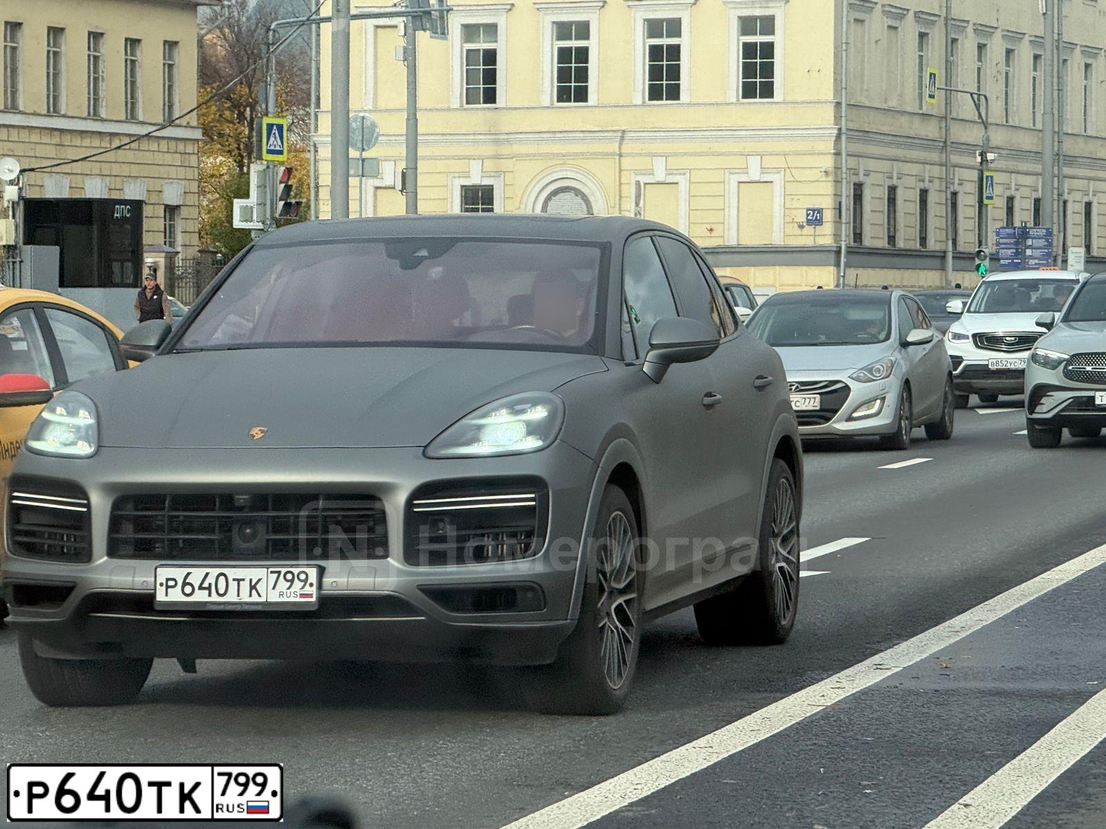 Фото автомобиля PORSCHE CAYENNE, 2018 — госномер Н481ТВ799. Цвет: СЕРЫЙ МАТОВЫЙ