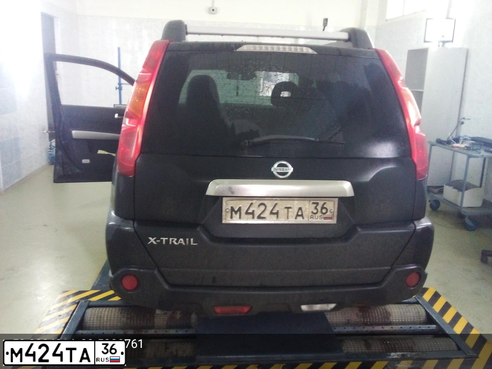 Фото автомобиля NISSAN X-TRAIL, 2010 — госномер М424ТА36. Цвет: ЧЕРНЫЙ