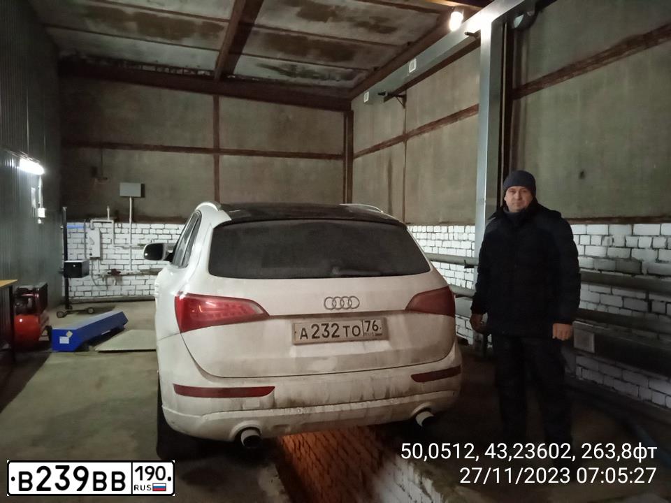 Фото автомобиля AUDI Q5, 2010 — госномер М977УУ134. Цвет: Белый черный 
