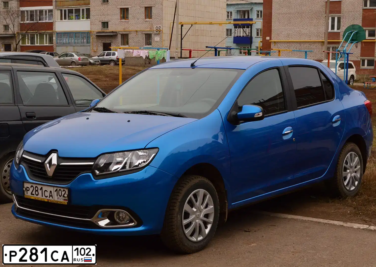 Фото автомобиля RENAULT T LOGAN, 2014 — госномер Х098УМ102. Цвет: СВЕТЛО-СИНИЙ