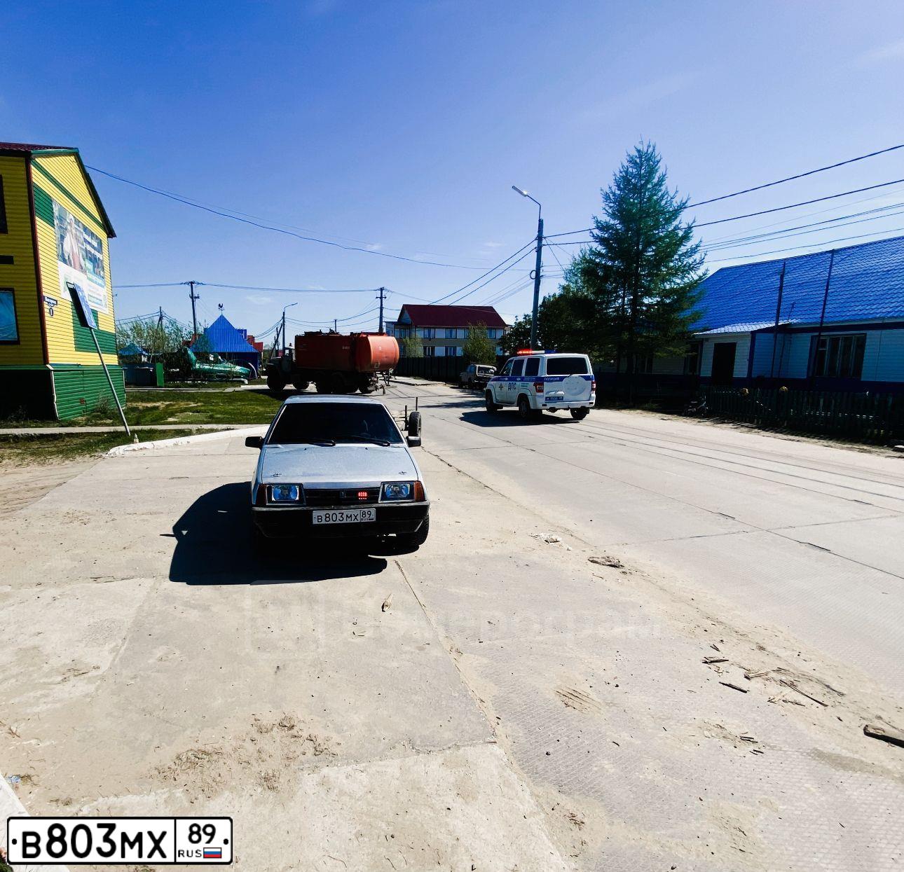 Фото автомобиля LADA 2109 SAMARA, 2001 — госномер В803МХ89. Цвет: голубой