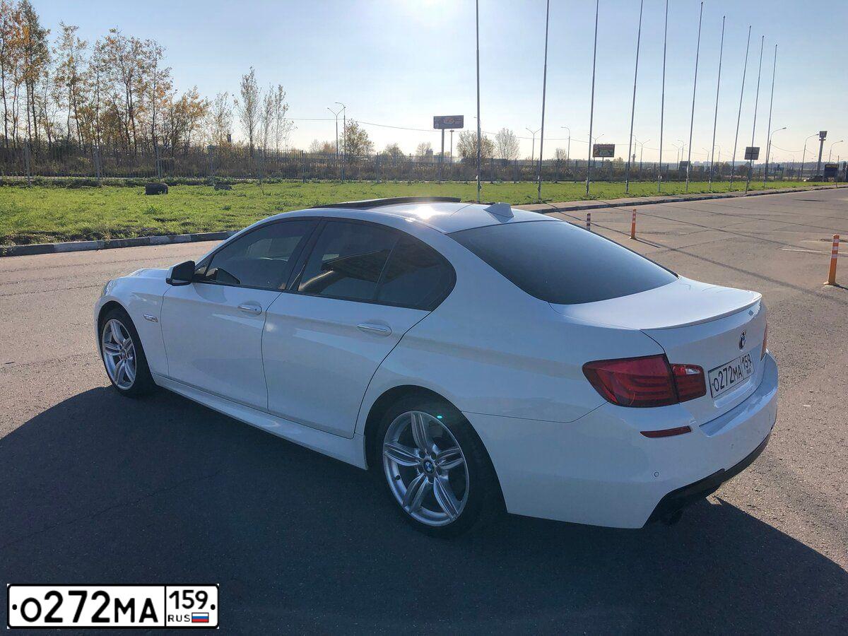 Фото автомобиля BMW SERIE 5, 2012 — госномер А256УА190. Цвет: Белый