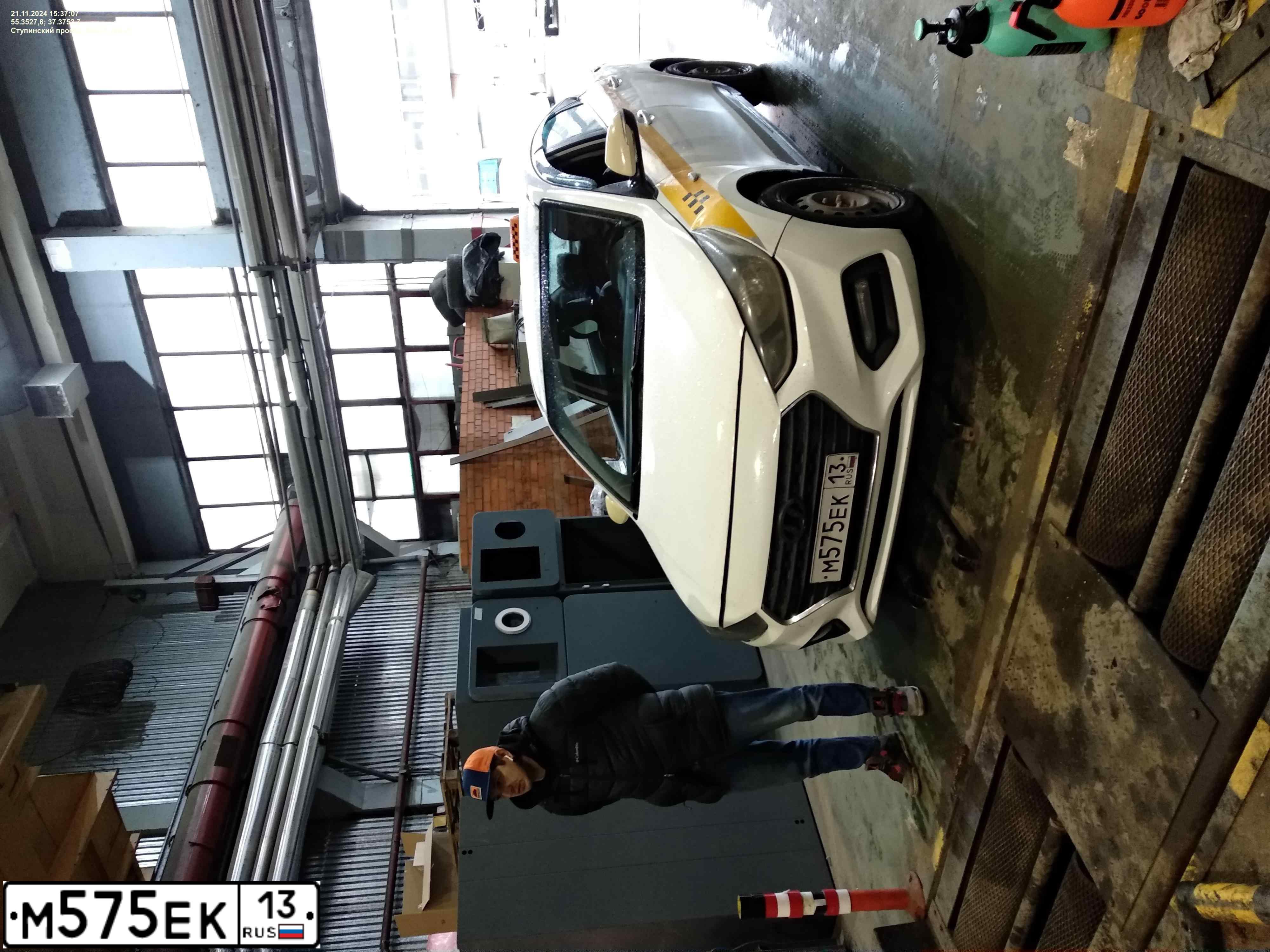 Фото автомобиля HYUNDAI SOLARIS, 2019 — госномер М575ЕК13. Цвет: БЕЛЫЙ-ЖЕЛТЫЙ-СЕРЫЙ