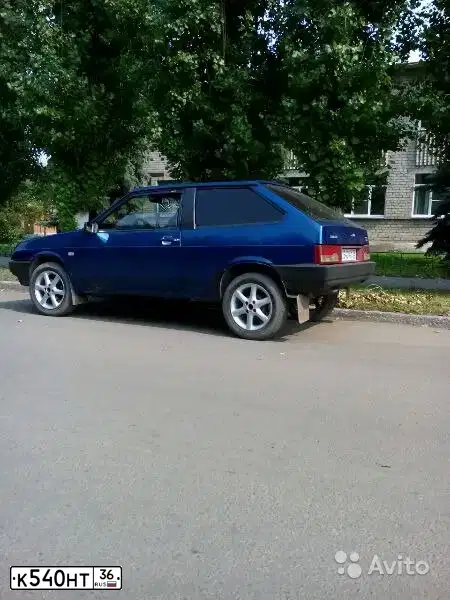 Фото автомобиля LADA 2108 SAMARA, 1996 — госномер Е214КМ50. Цвет: синий