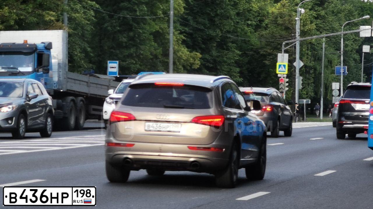 Фото автомобиля AUDI Q5, 2013 — госномер В436НР198. Цвет: БЕЖЕВЫЙ