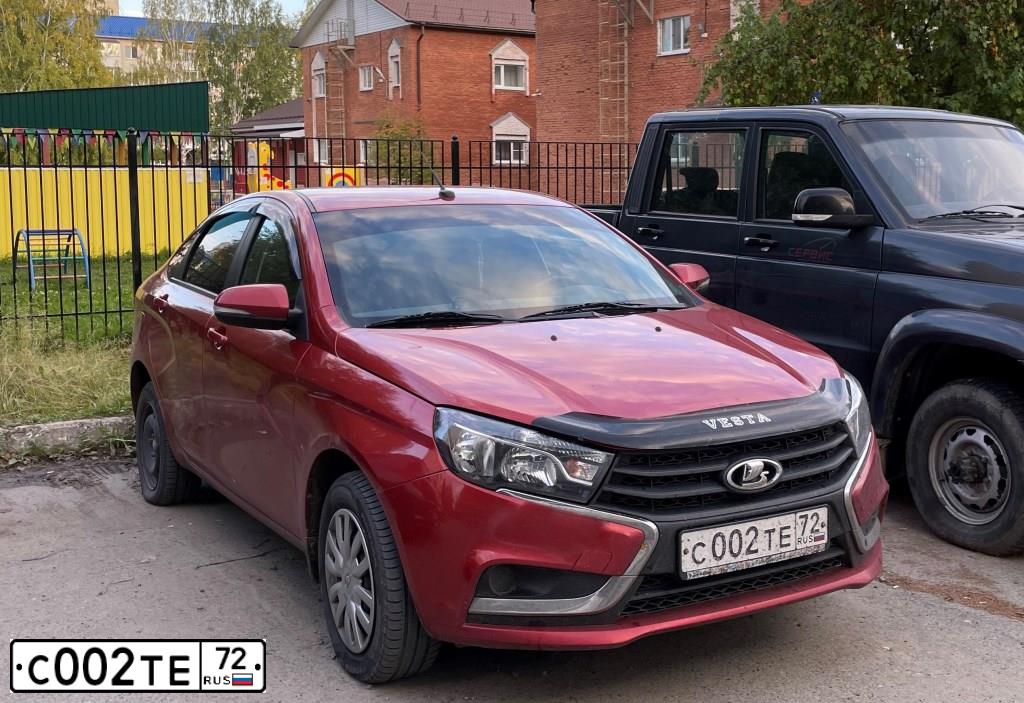 Фото автомобиля LADA VESTA, 2018 — госномер М537ЕХ72. Цвет: Красный