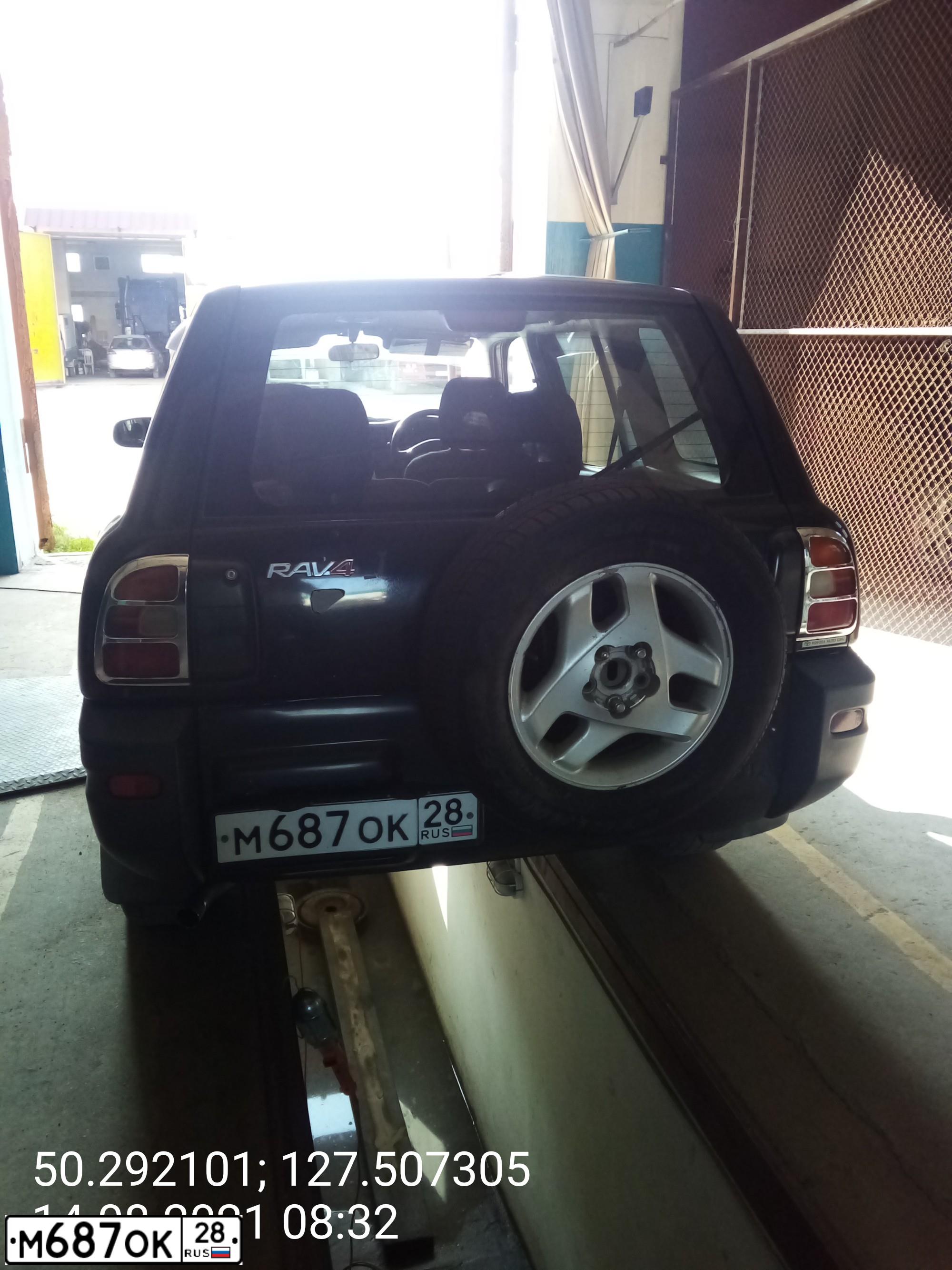 Фото автомобиля TOYOTA RAV4, 1996 — госномер М687ОК28