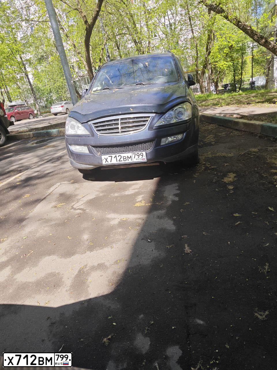 Фото автомобиля SSANGYONG KYRON, 2012 — госномер Х712ВМ799. Цвет: Серый