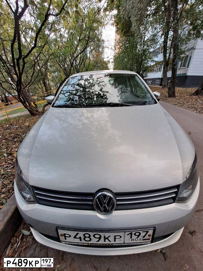 Фото автомобиля VOLKSWAGEN POLO, 2011 — госномер К395НК136. Цвет: ЖЕЛТЫЙ
