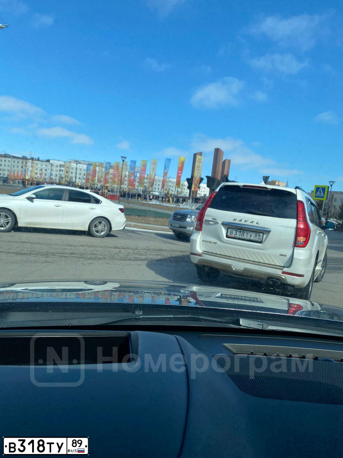 Фото автомобиля HAVAL H9, 2020 — госномер В318ТУ89. Цвет: Белый
