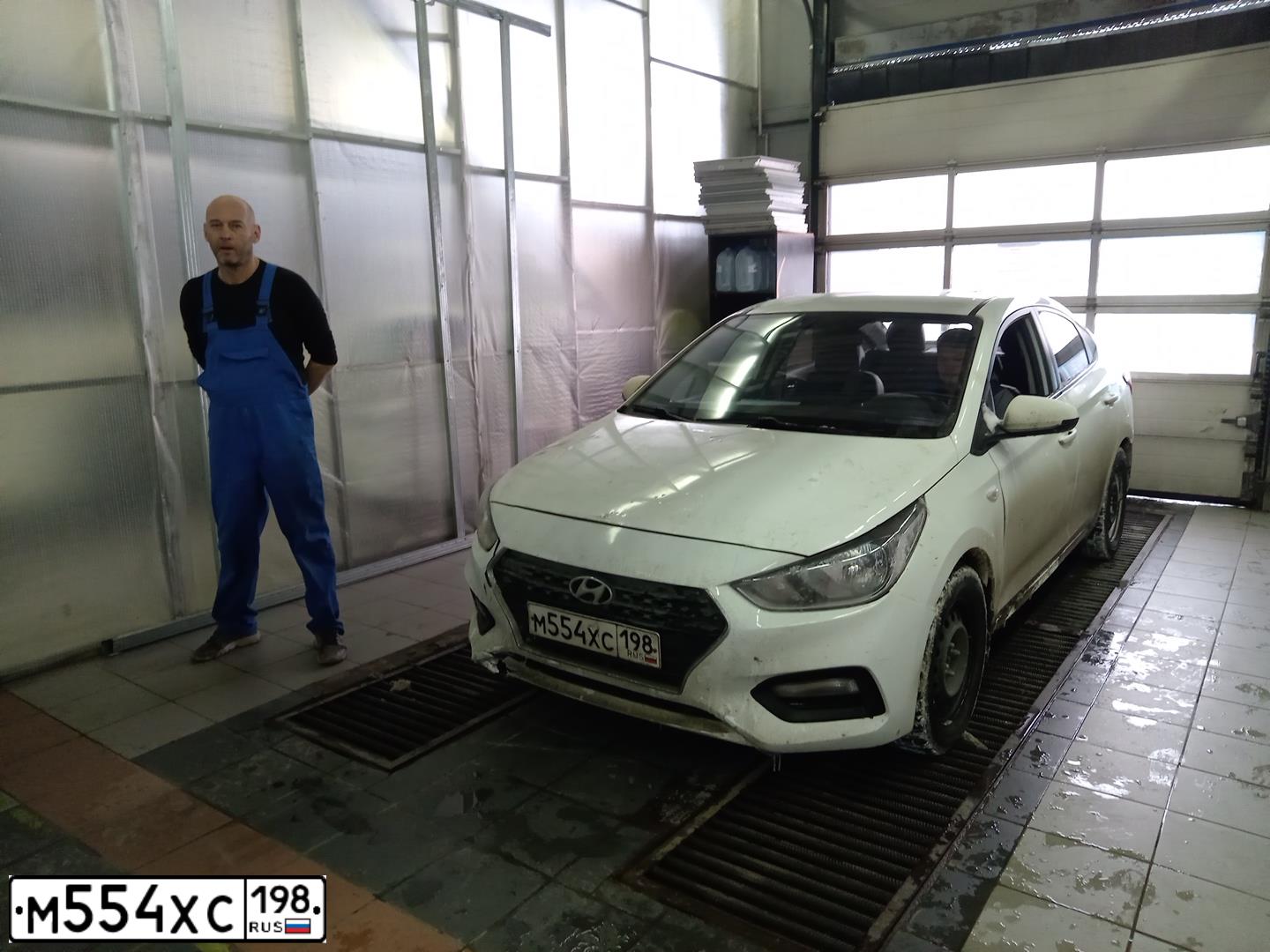 Фото автомобиля HYUNDAI SOLARIS, 2019 — госномер К386РН147. Цвет: Белый