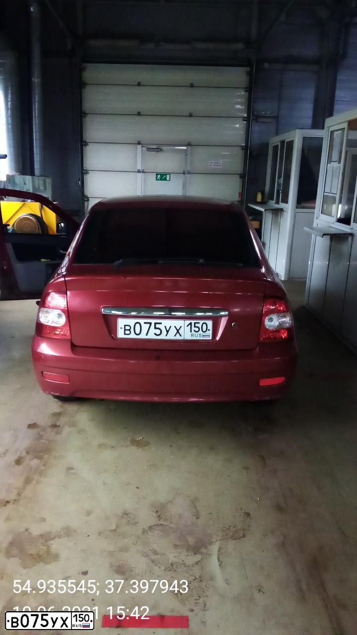 Фото автомобиля LADA 2172 PRIORA, 2008 — госномер В075УХ150. Цвет: КРАСНЫЙ