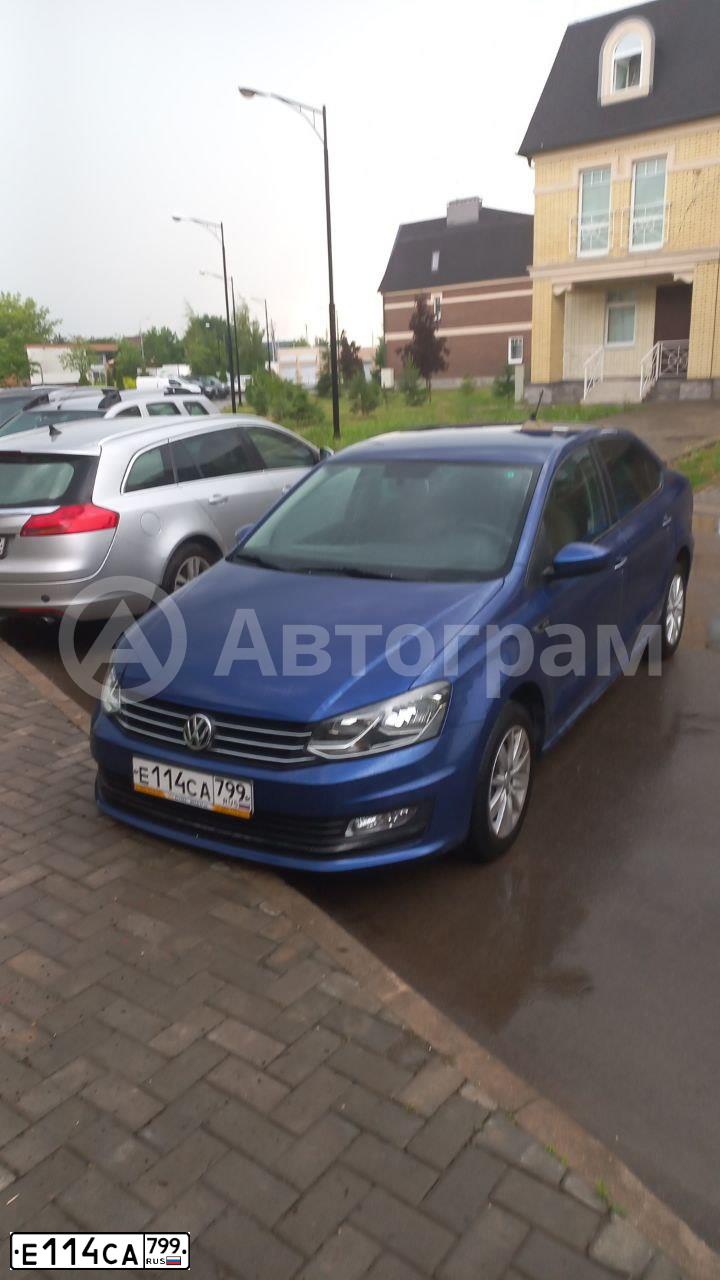 Фото автомобиля VOLKSWAGEN POLO, 2019 — госномер Е114СА799. Цвет: ЯРКО-СИНИЙ