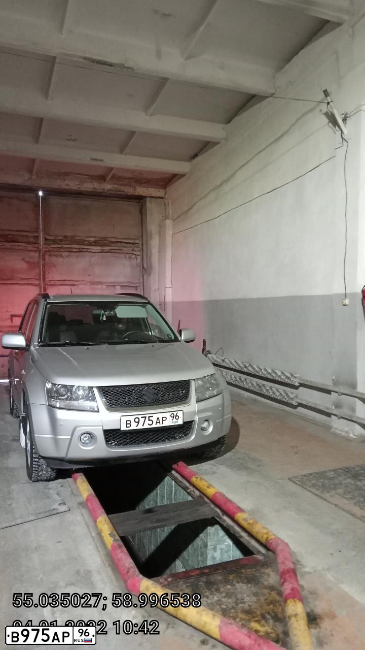 Фото автомобиля SUZUKI /GRAND/ VITARA, 2008 — госномер В975АР96. Цвет: Серебристый