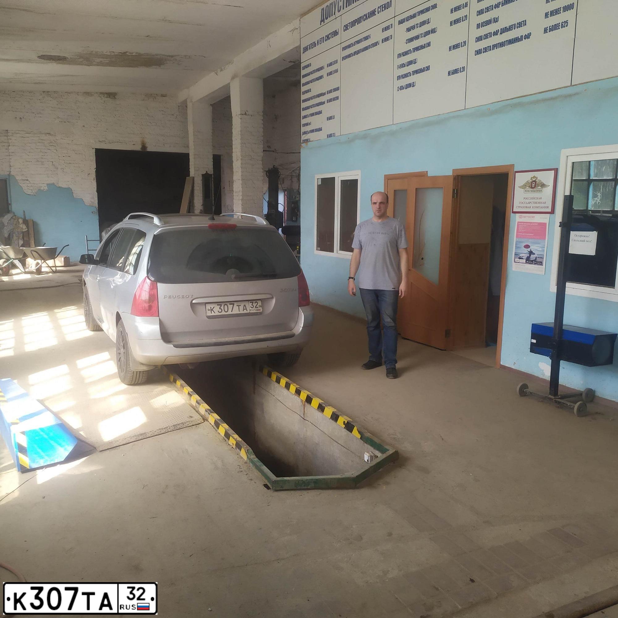 Фото автомобиля PEUGEOT 307, 2004 — госномер Р176УА40. Цвет: Серебристый
