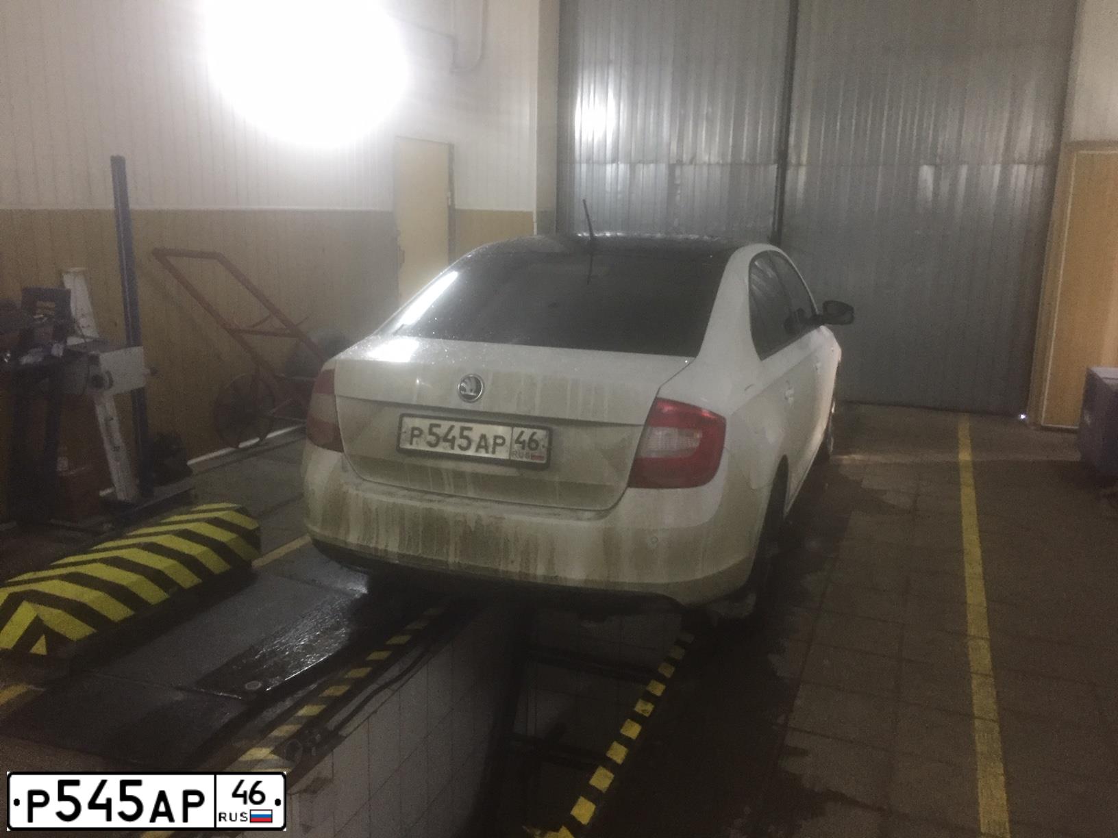 Фото автомобиля SKODA RAPID, 2016 — госномер Р525АР46. Цвет: БЕЛЫЙ