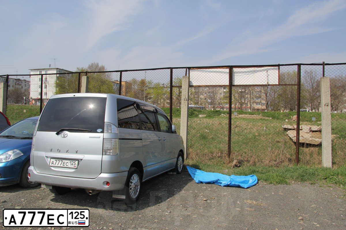 Фото автомобиля TOYOTA LANDCRUISER, 1997 — госномер А777ЕС125. Цвет: СИНИЙ СЕРЫЙ