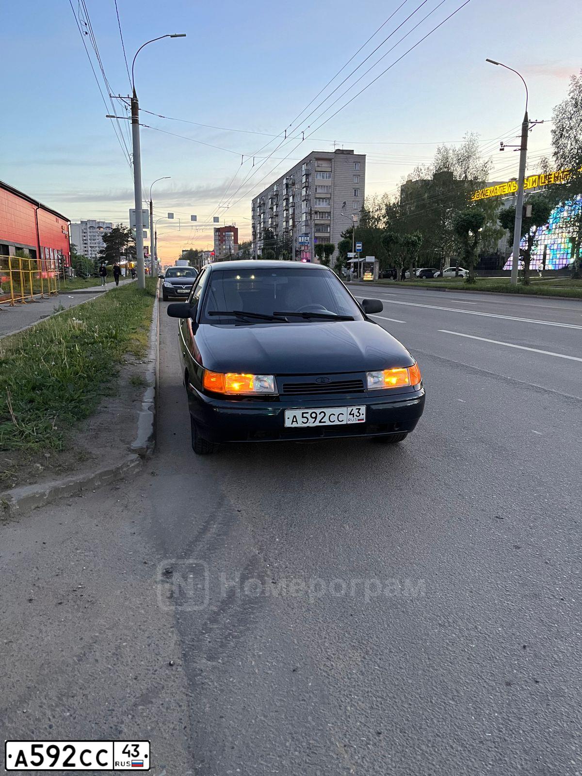 Фото автомобиля LADA 2112, 2006 — госномер А592СС43. Цвет: Темно-зеленый