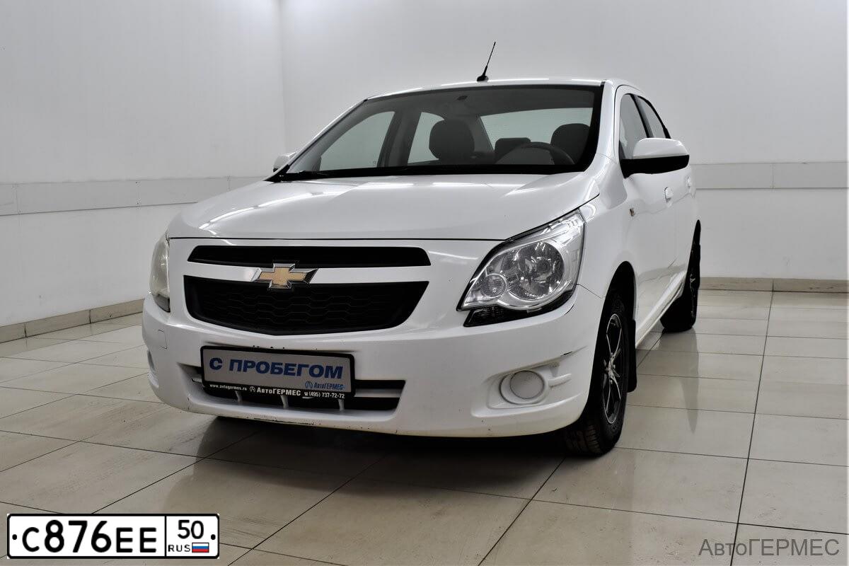 Фото автомобиля CHEVROLET COBALT, 2013 — госномер О081ТВ44. Цвет: Белый