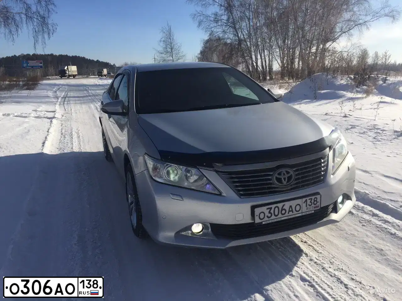 Фото автомобиля TOYOTA CAMRY, 2012 — госномер О306АО138. Цвет: серебристый