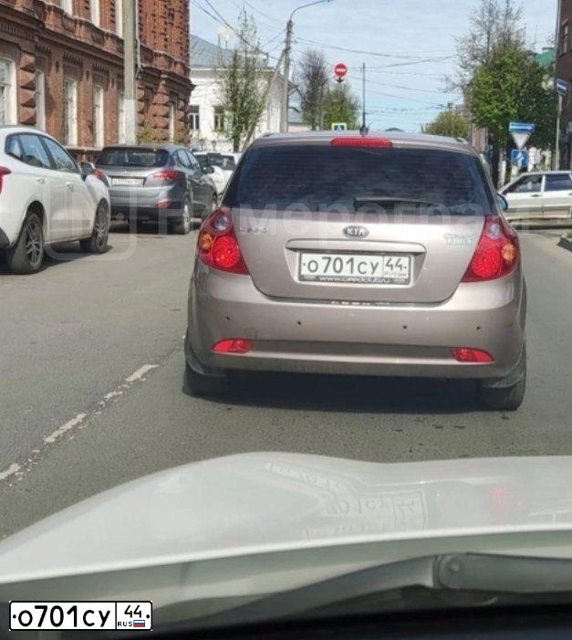 Фото автомобиля KIA CEE'D, 2009 — госномер О701СУ44. Цвет: БЕЖЕВЫЙ