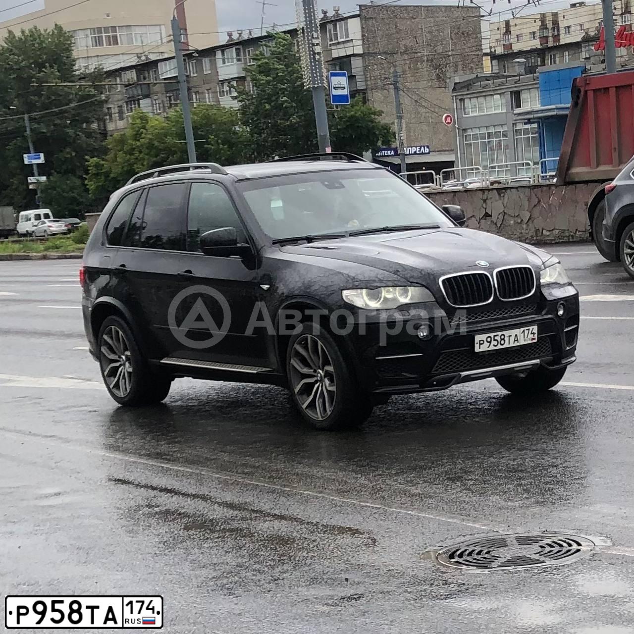 Фото автомобиля BMW X5, 2011 — госномер Р958ТА174. Цвет: ЧЕРНЫЙ