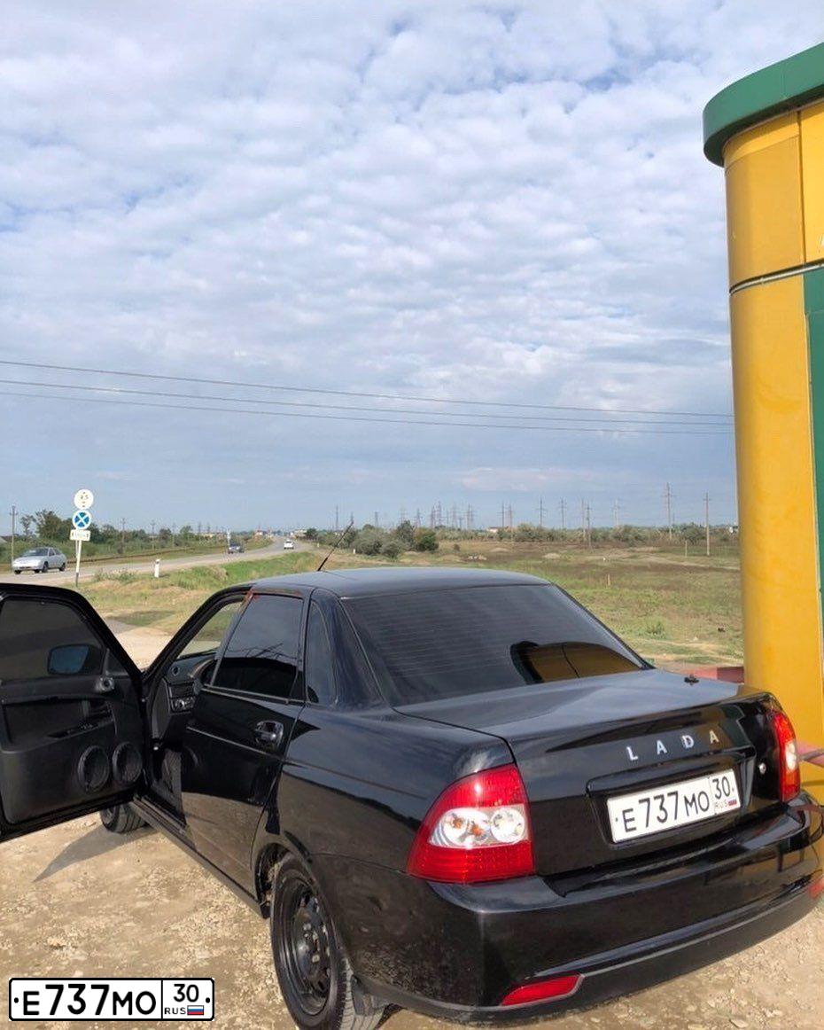 Фото автомобиля LADA 2170 PRIORA, 2015 — госномер Е737МО30. Цвет: ЧЕРНЫЙ