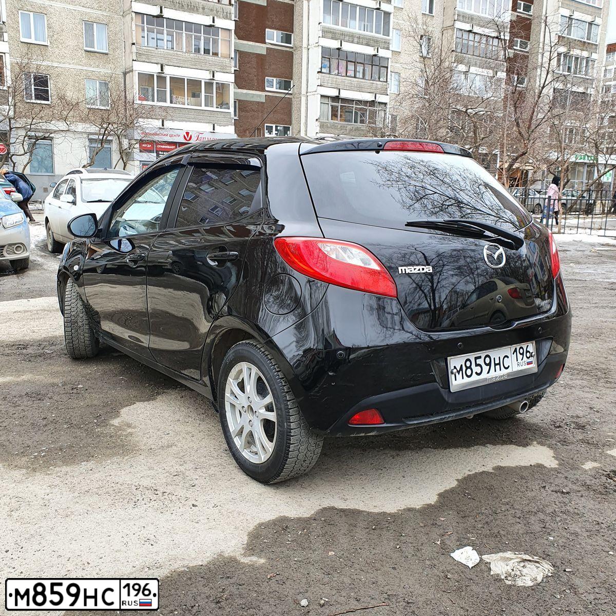 Фото автомобиля MAZDA 2, 2008 — госномер А426ОН89. Цвет: ЧЕРНЫЙ