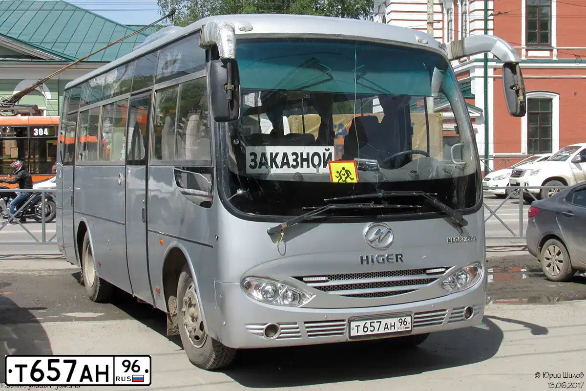Фото автомобиля HIGER KLQ 6720, 2007 — госномер У144ВР44. Цвет: СЕРЫЙ
