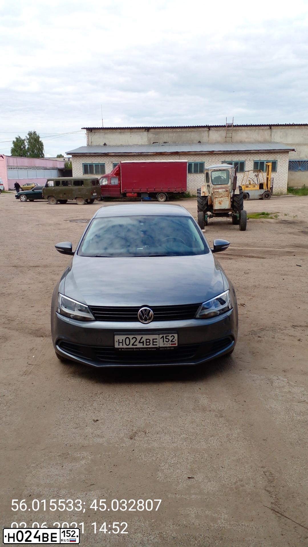 Фото автомобиля VOLKSWAGEN JETTA, 2013 — госномер Н024ВЕ152. Цвет: ТЕМНО-СЕРЫЙ