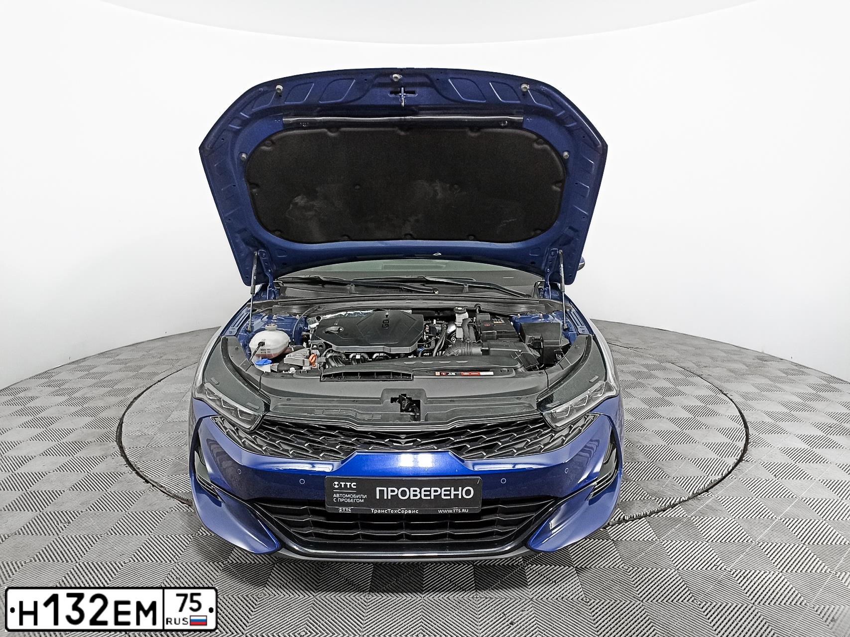 Фото автомобиля KIA K5, 2021 — госномер Р501АК716. Цвет: синий