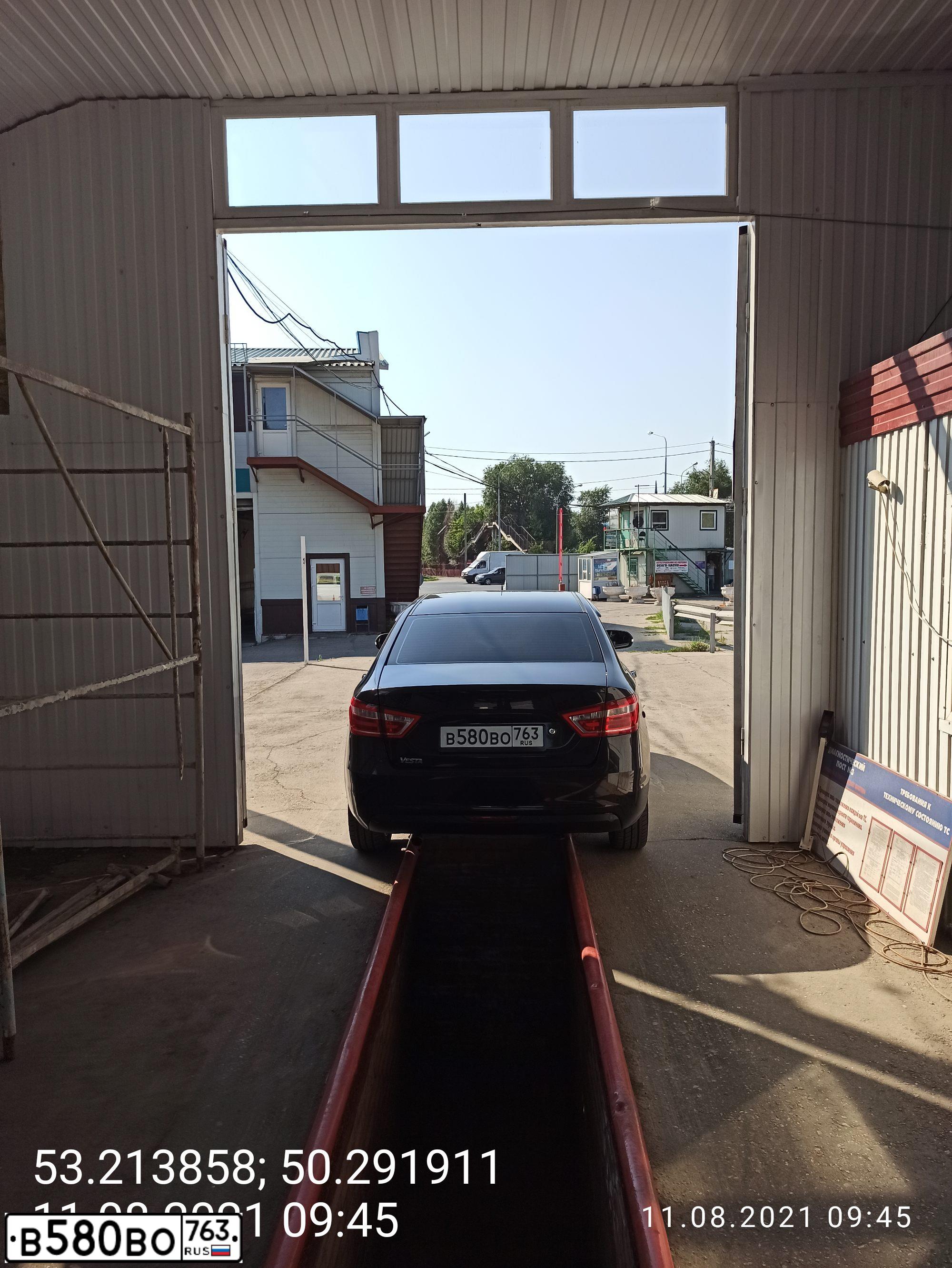 Фото автомобиля LADA VESTA, 2015 — госномер В580ВО763. Цвет: ЧЕРНЫЙ