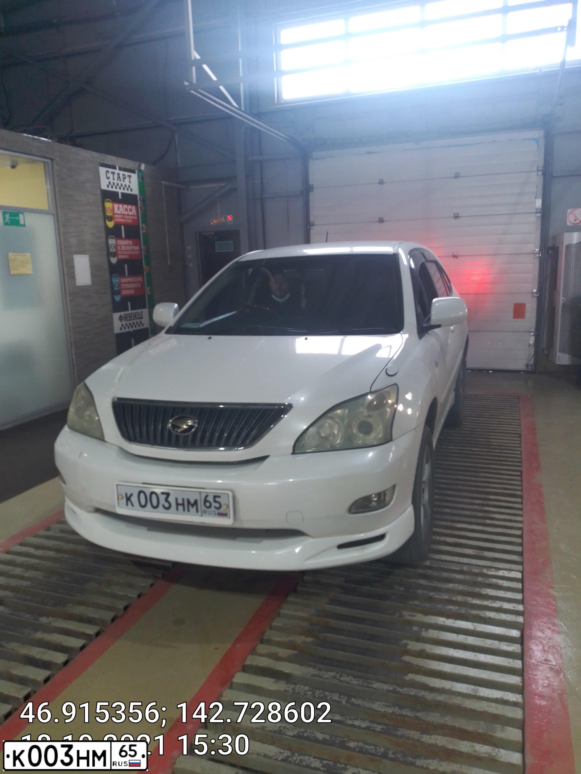 Фото автомобиля LEXUS GX, 2005 — госномер М132УК65. Цвет: серебристый