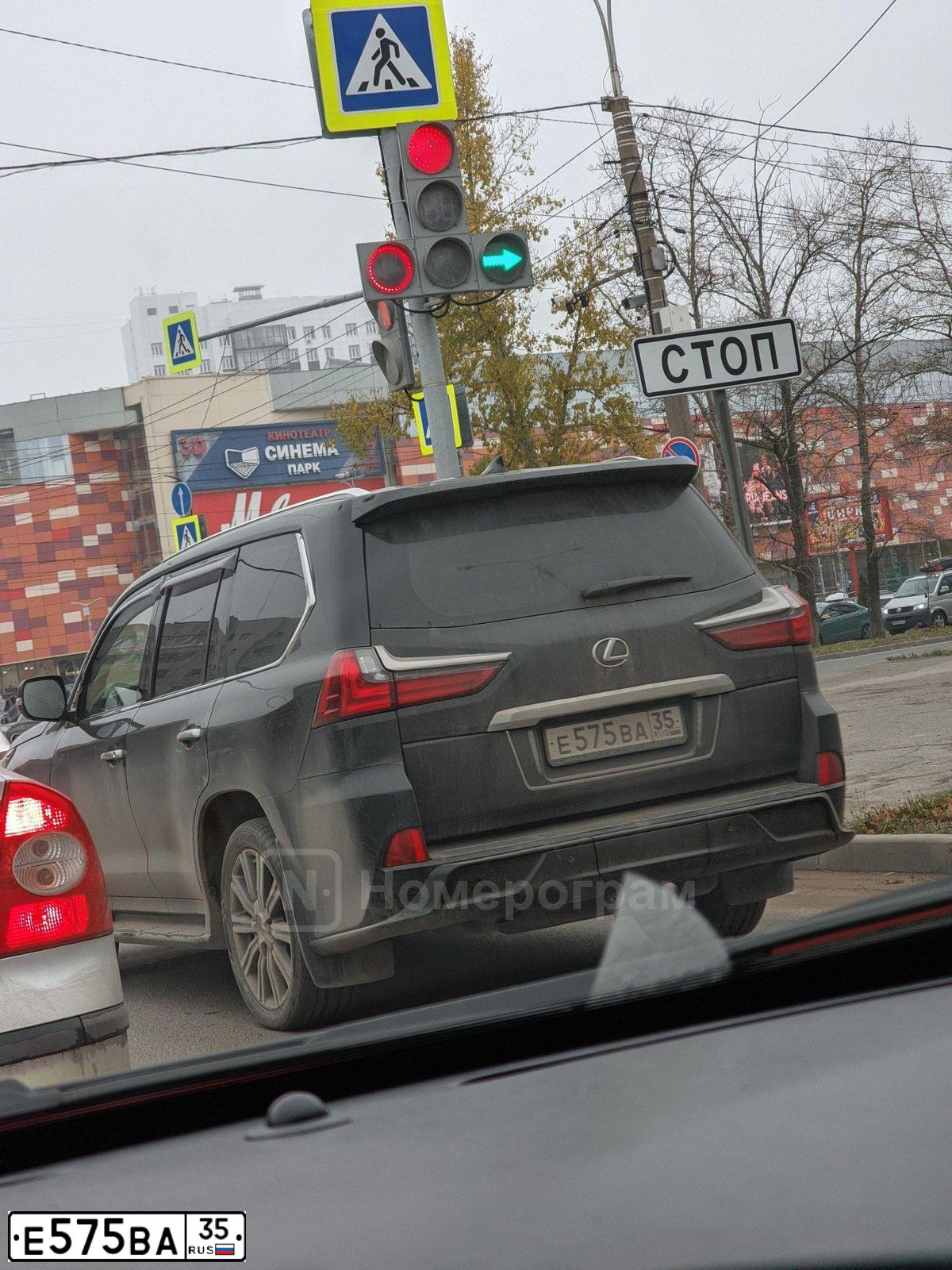 Фото автомобиля LEXUS LX, 2013 — госномер Е575ВА35. Цвет: ЧЕРНЫЙ
