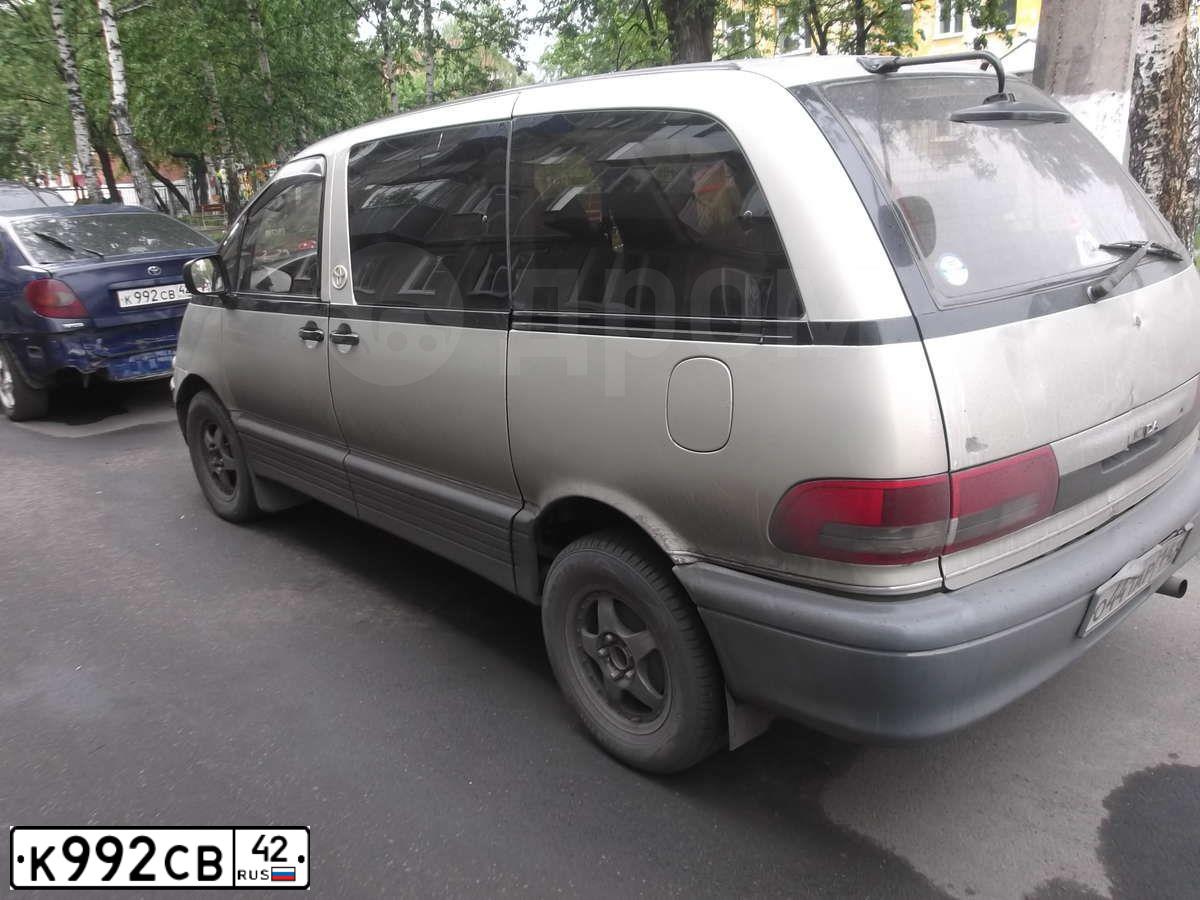 Фото автомобиля TOYOTA AVENSIS, 1998 — госномер К992СВ42. Цвет: СИНИЙ