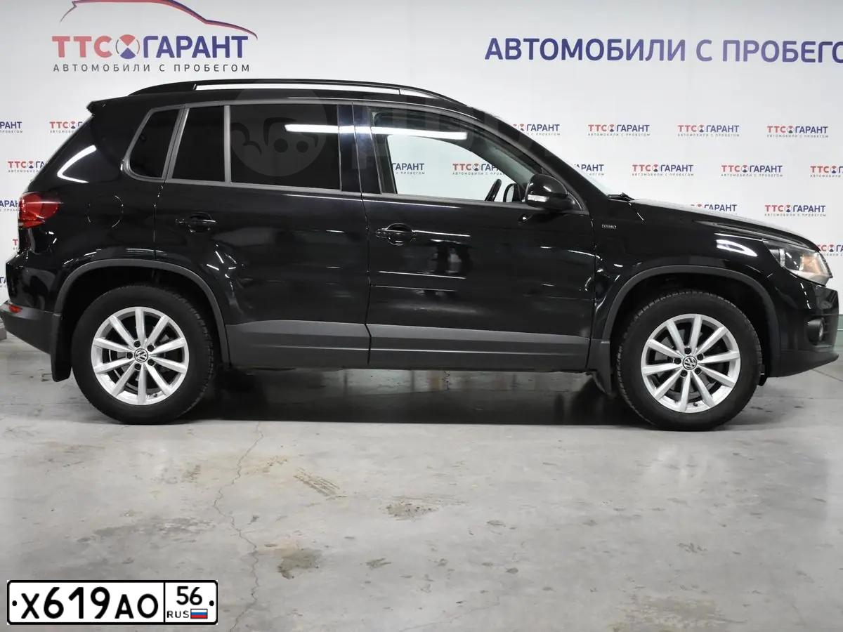 Фото автомобиля VOLKSWAGEN TIGUAN, 2015 — госномер Е695РВ156. Цвет: ЧЕРНЫЙ